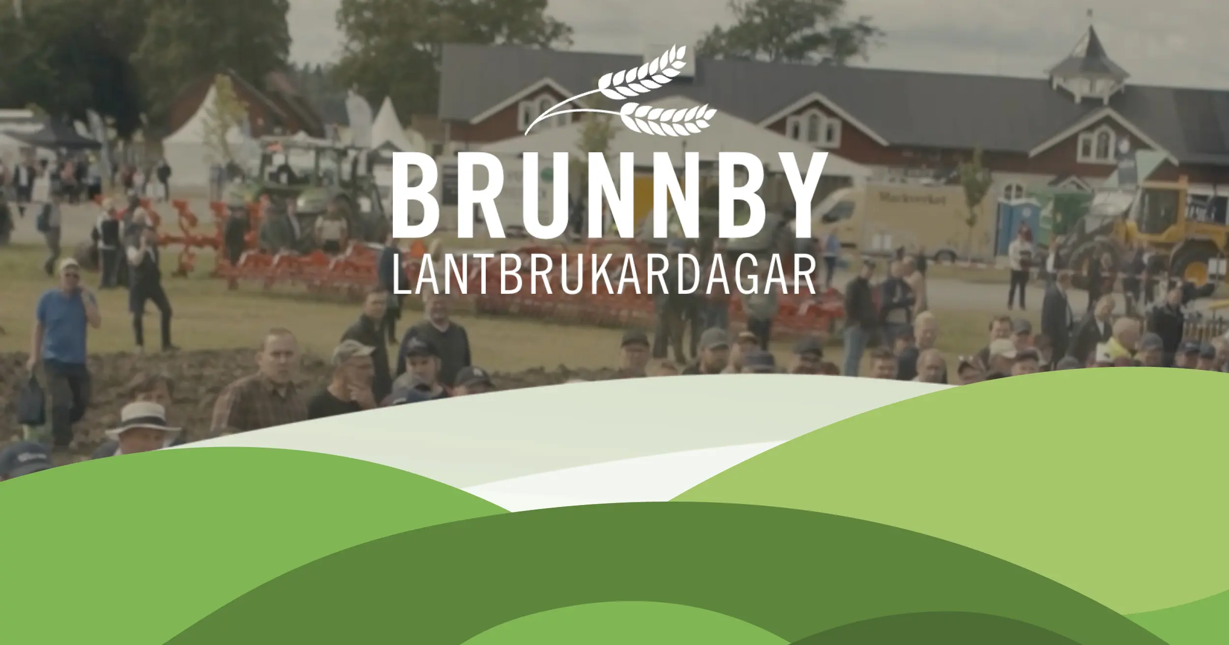 Logotyp för Brunnby Lantbrukardagar med en suddig bild från tidigare mässa bakom