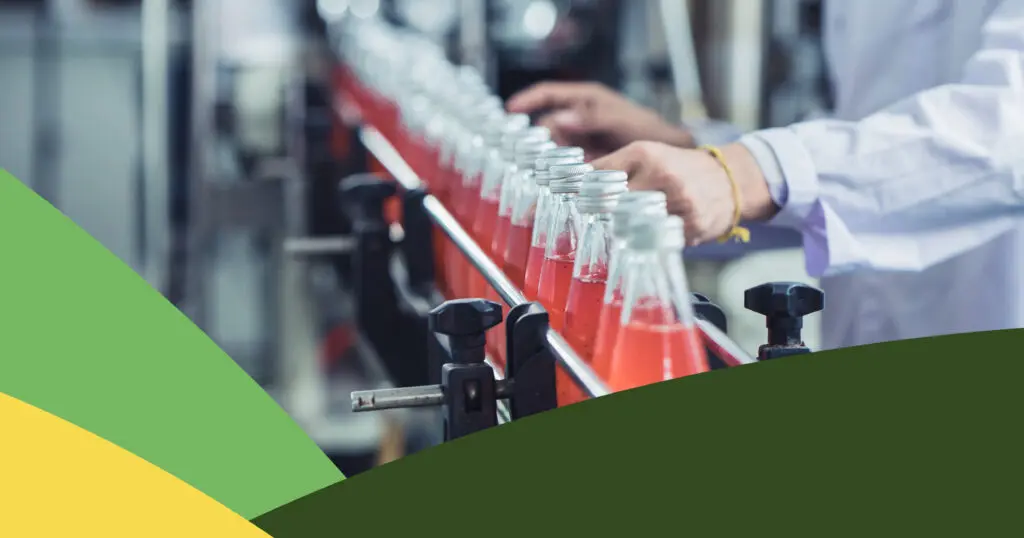 flaskor på löpande band i en livsmedelsindustri